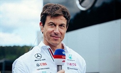 Wolff preannuncia una «bomba di mercato» nelle prossime due settimane