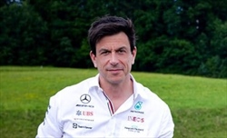 Wolff rende omaggio a Mateshitz: «Un onore gareggiare con i colori Red Bull»