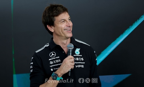 Wolff si inchina a Verstappen, ma la Mercedes ha già l'arma per batterlo nel 2027 - Wolff si inchina a Verstappen, ma la Mercedes ha già l'arma per batterlo nel 2027
