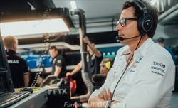 Wolff sorpreso dalla strategia Ferrari: «Hard scartata al venerdì. Gli è costata la vittoria»